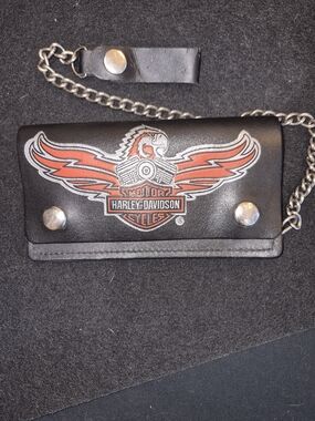 Harley-Davidson Black Leather Trifold Wallet with Chain - Red Accent